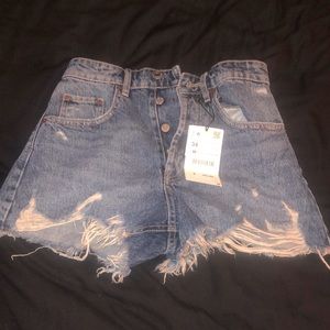 Nice never worn shorts from Zara! Size:34